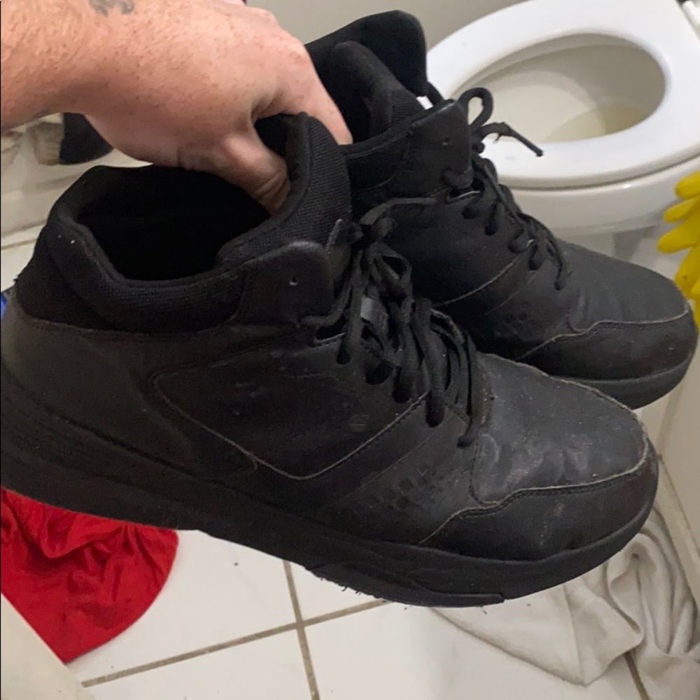Non slip work shoes